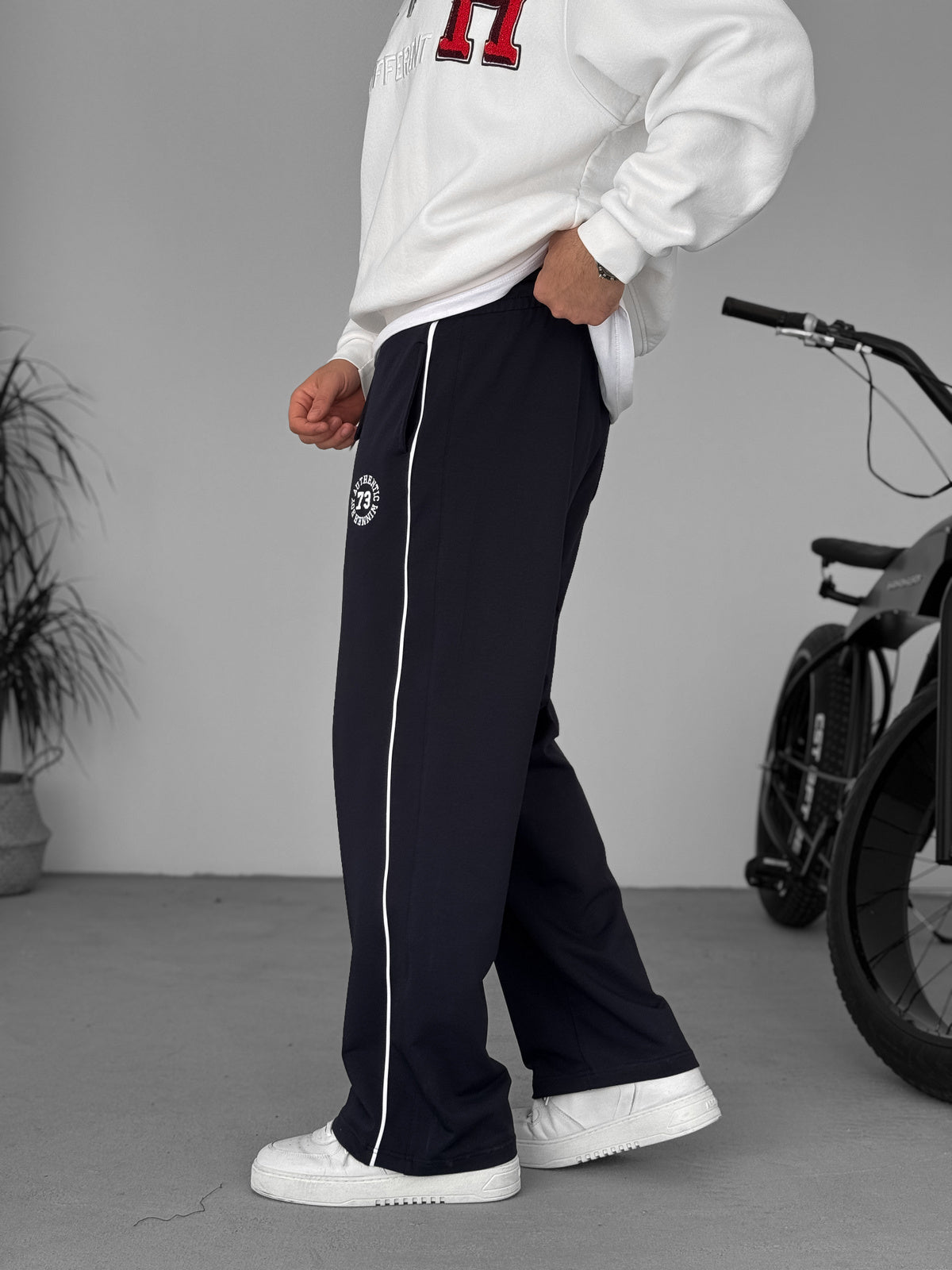 Men's black Track Pants with Side Stripe